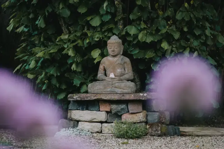 Kleine Auszeiten mit Buddha im Garten