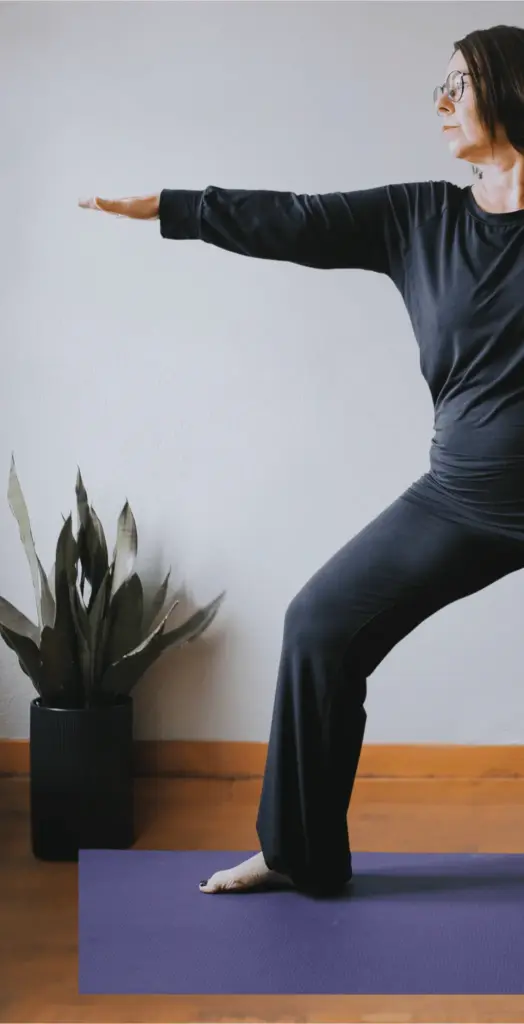 June Morris Hatha Yoga auf Manduka Pro Yogamatte