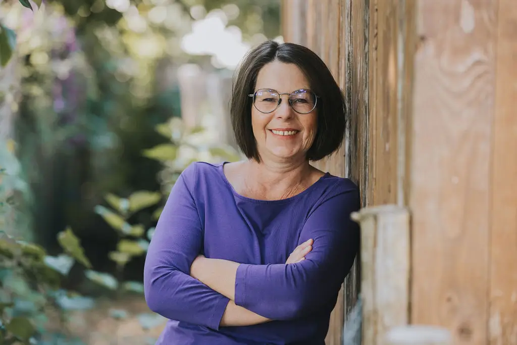 June Morris entspannt im Garten in Welschbillig-Hofweiler Startseite