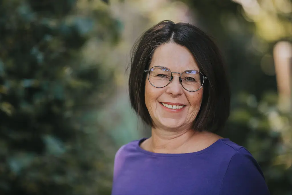 June Morris Yoga und Achtsamkeit Titelbild Startseite