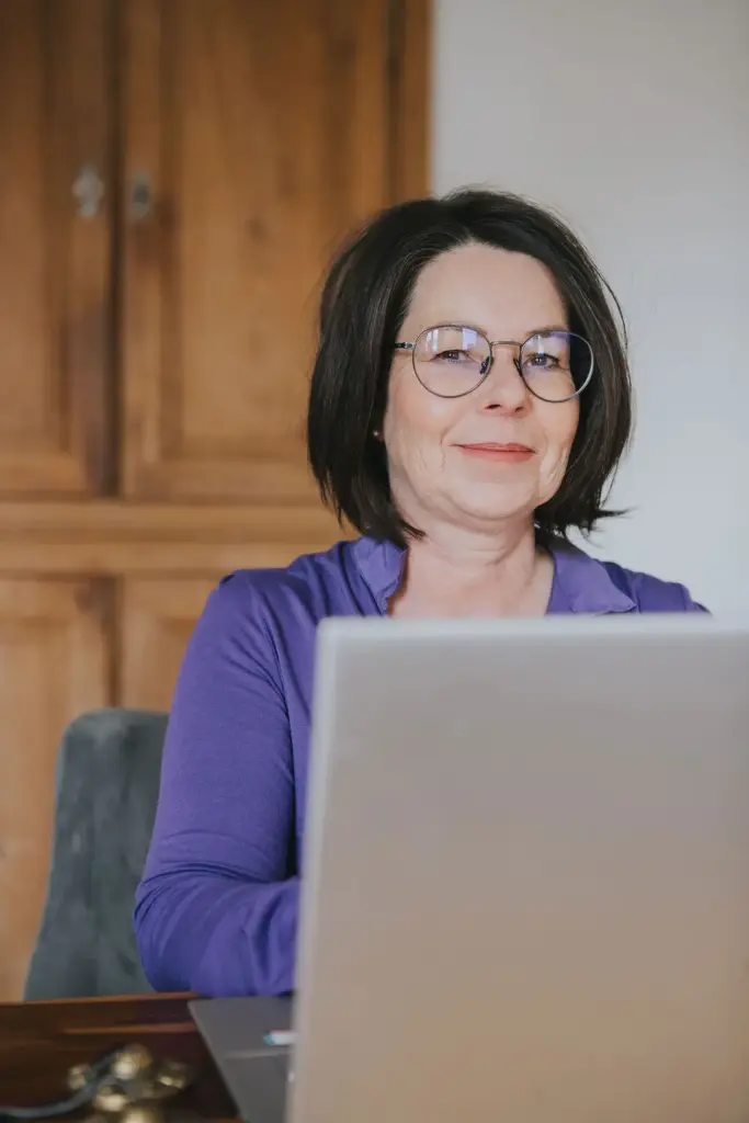 Kontakt Newsletter June Morris